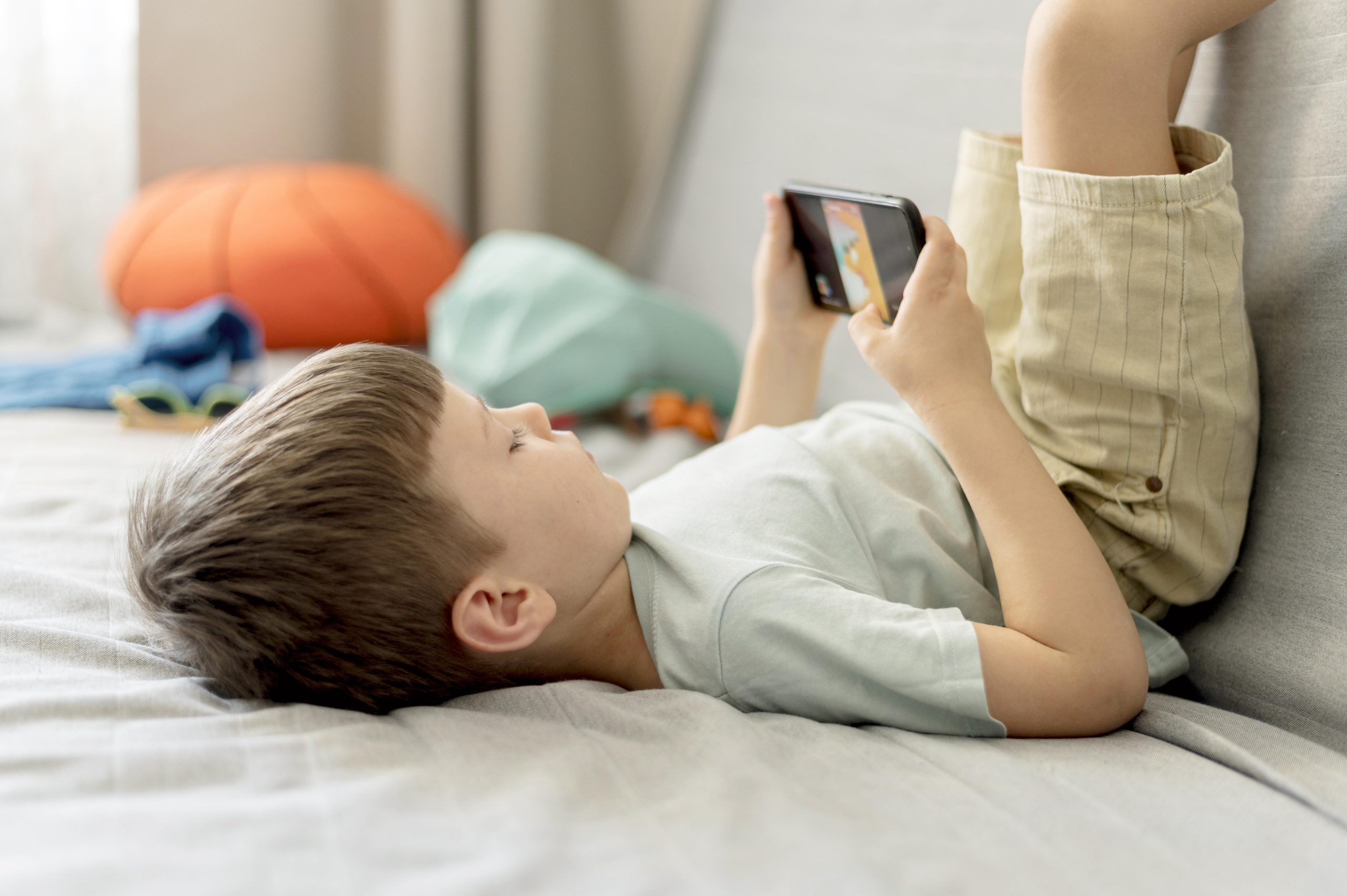 Promoting Healthy Screen Time Habits for Kids in the TikTok Era